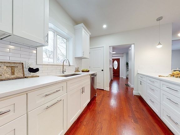 2nd image of 113 Essex St