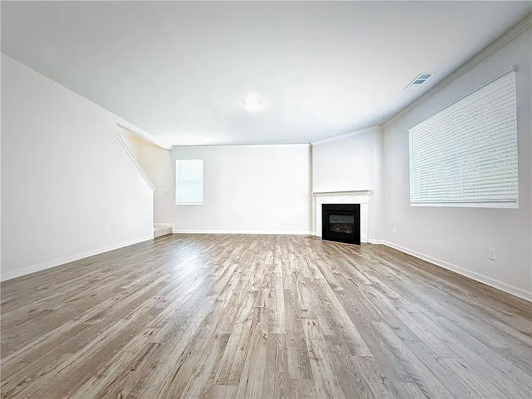325 Belmont Dr — Photo 5