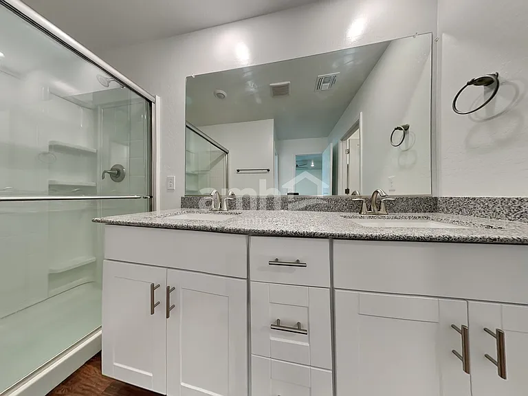 638 W Hackamore Ave — Photo 12