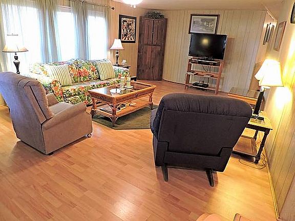 4th image of 2619 Holly Pl