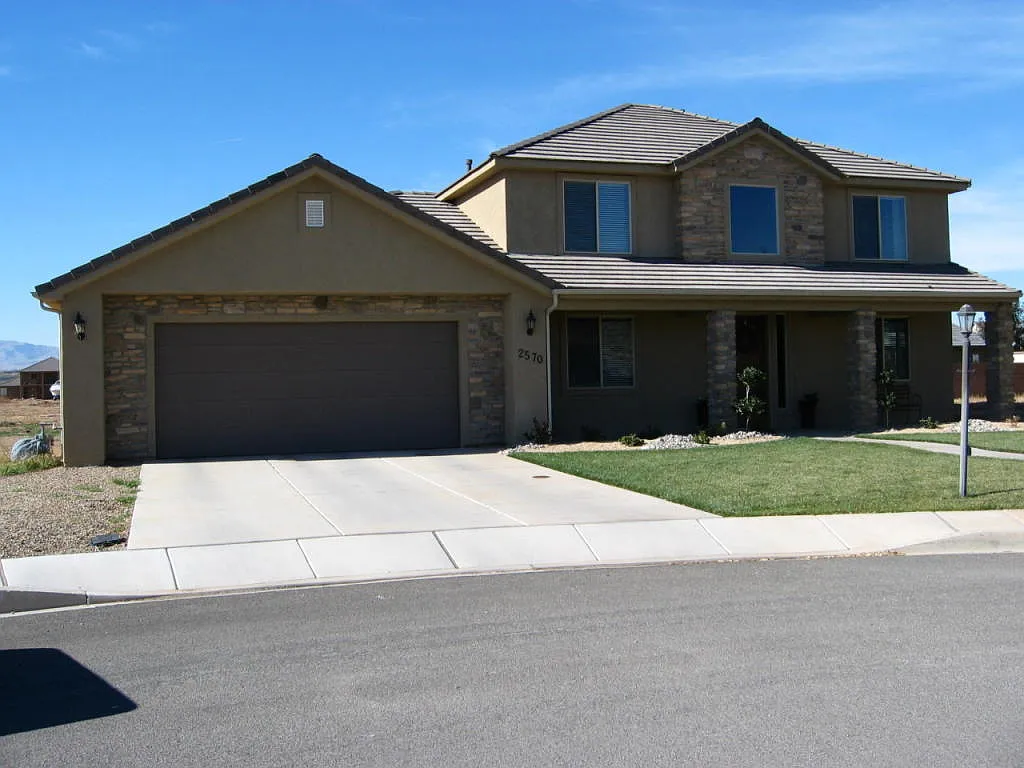 Building Photo - 2570 S Songbird Cir