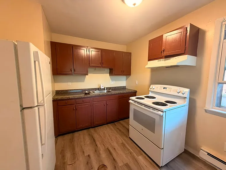 240 Sheffield Ave #1 — Photo 1
