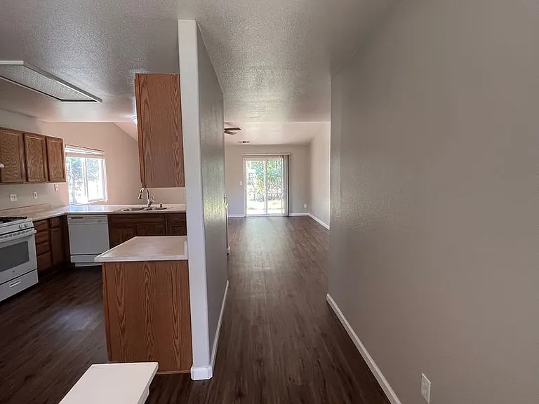 1692 Mount Whitney Ave — Photo 7