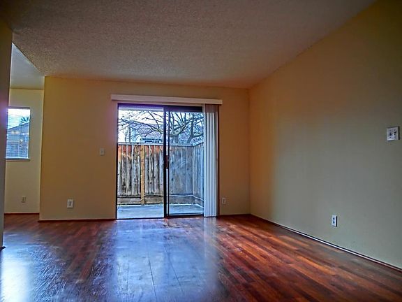 3rd image of 1384 Palm St