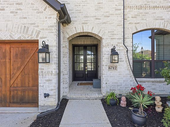 3rd image of 6712 Elderberry Way