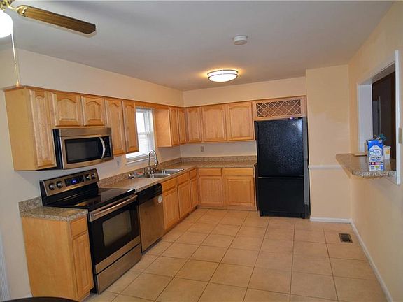 5th image of 3344 Pine Hill Cres