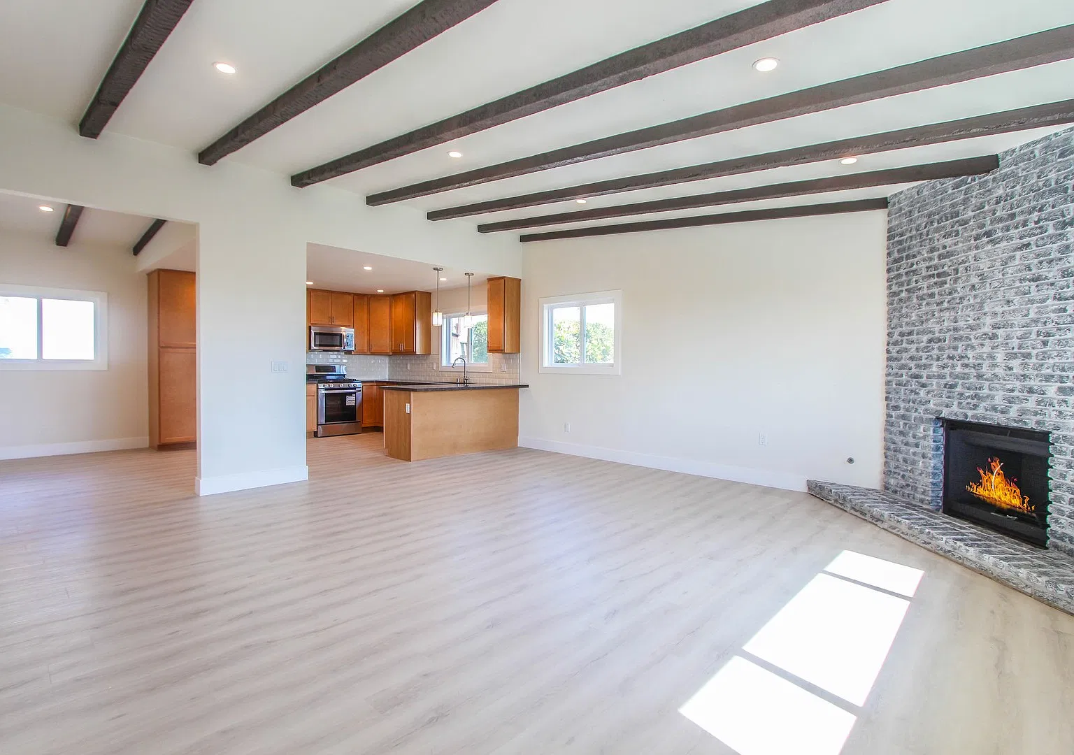 5065 - La Cresta — Photo 1