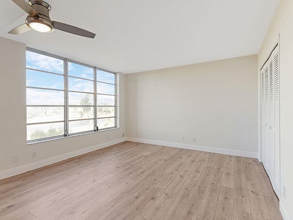 5th image of 3970 Oaks Clubhouse Drive #409
