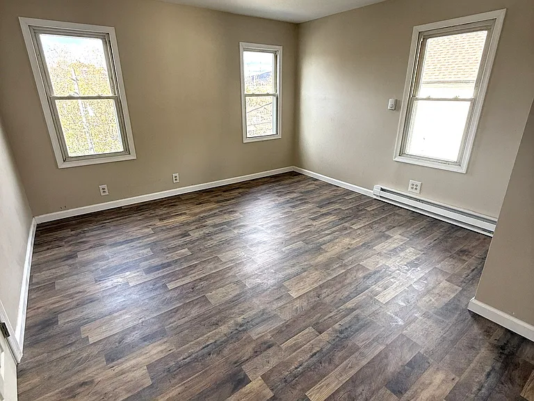 841 Hill St — Photo 10