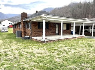 370 Chestnut St, Benham, KY 40807