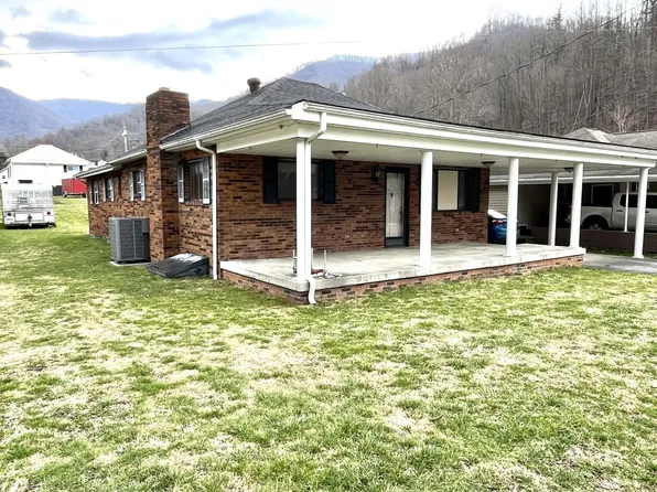 370 Chestnut St, Benham, KY 40807