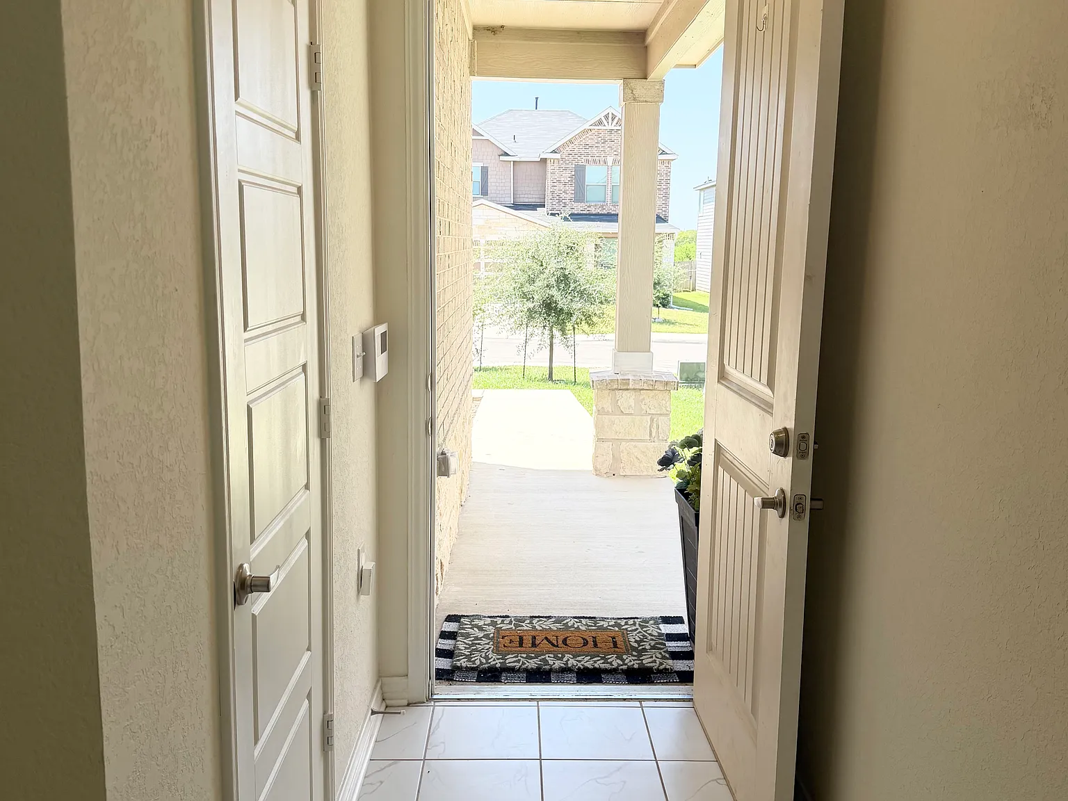 3 bed, 1417 sqft, $1,700 — Photo 1
