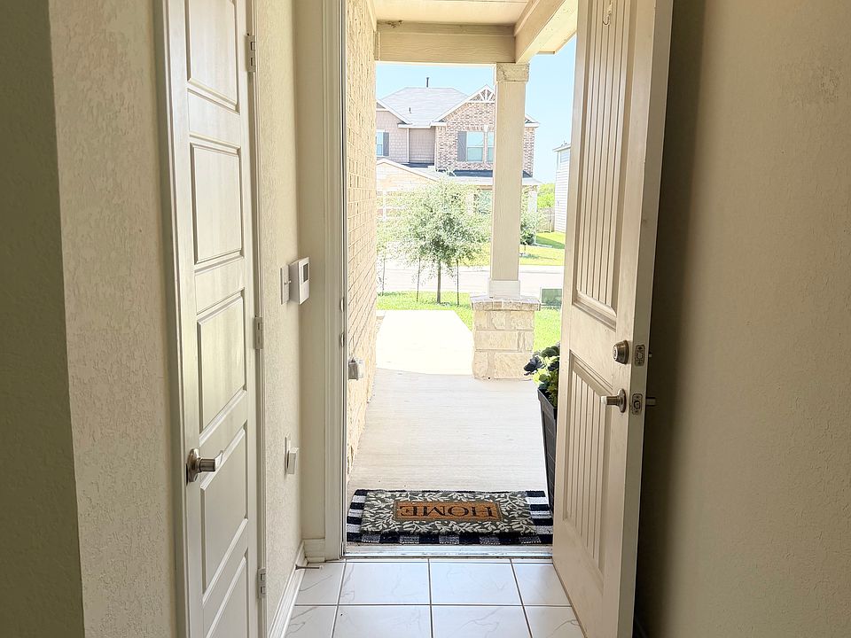 1st image of 5530 Castle Brook Dr
