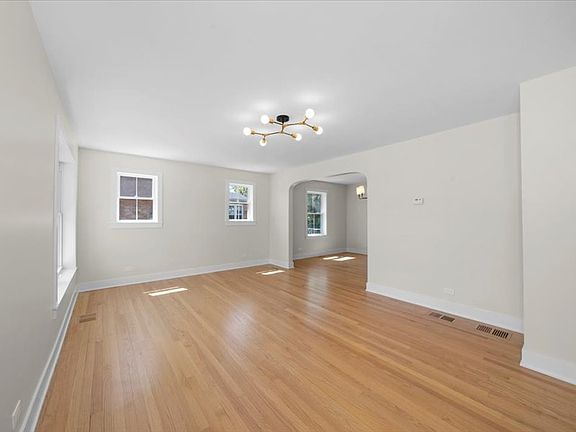 4th image of 6930 N Kolmar Ave