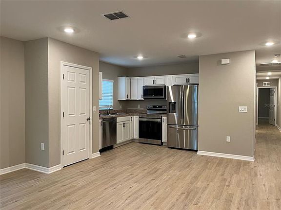 4th image of 1147 Jewel Ave