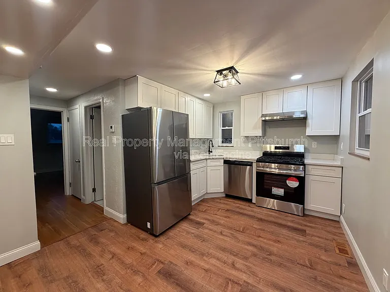 1053 Edward Dr — Photo 3