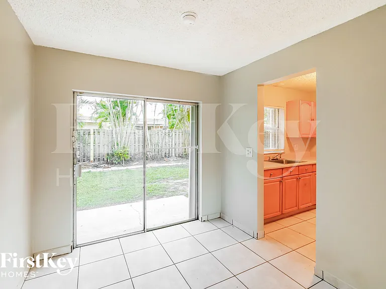 7820 SW 9th St — Photo 6