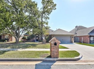 2916 Woodstock Rd, Moore, OK 73160