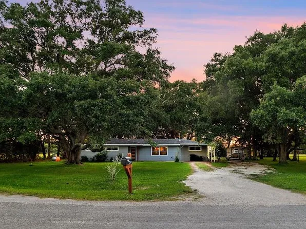16566 Sandell Road, Hamshire, TX 77622