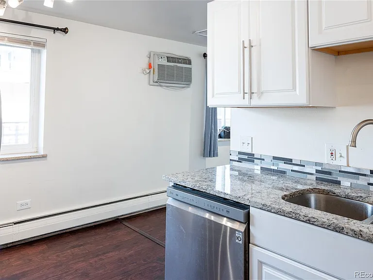 1245 Race St #307 — Photo 7