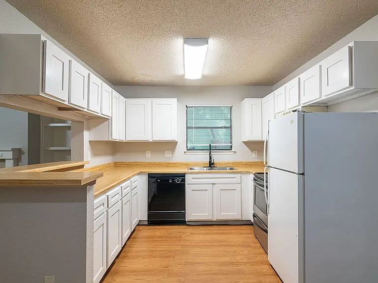 2906 Jadewood Ct #B — Photo 8