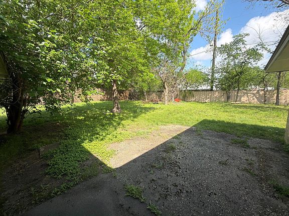4th image of 9950 Genard Rd