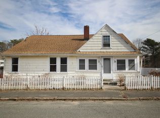 35 Locust St, Wareham, MA 02571