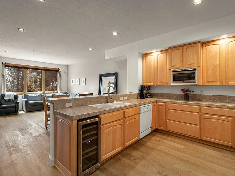 933 Northwood Blvd #8 — Photo 16