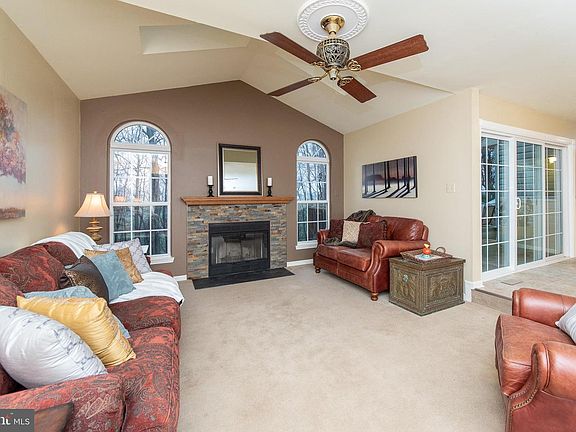2nd image of 712 Pheasant Dr