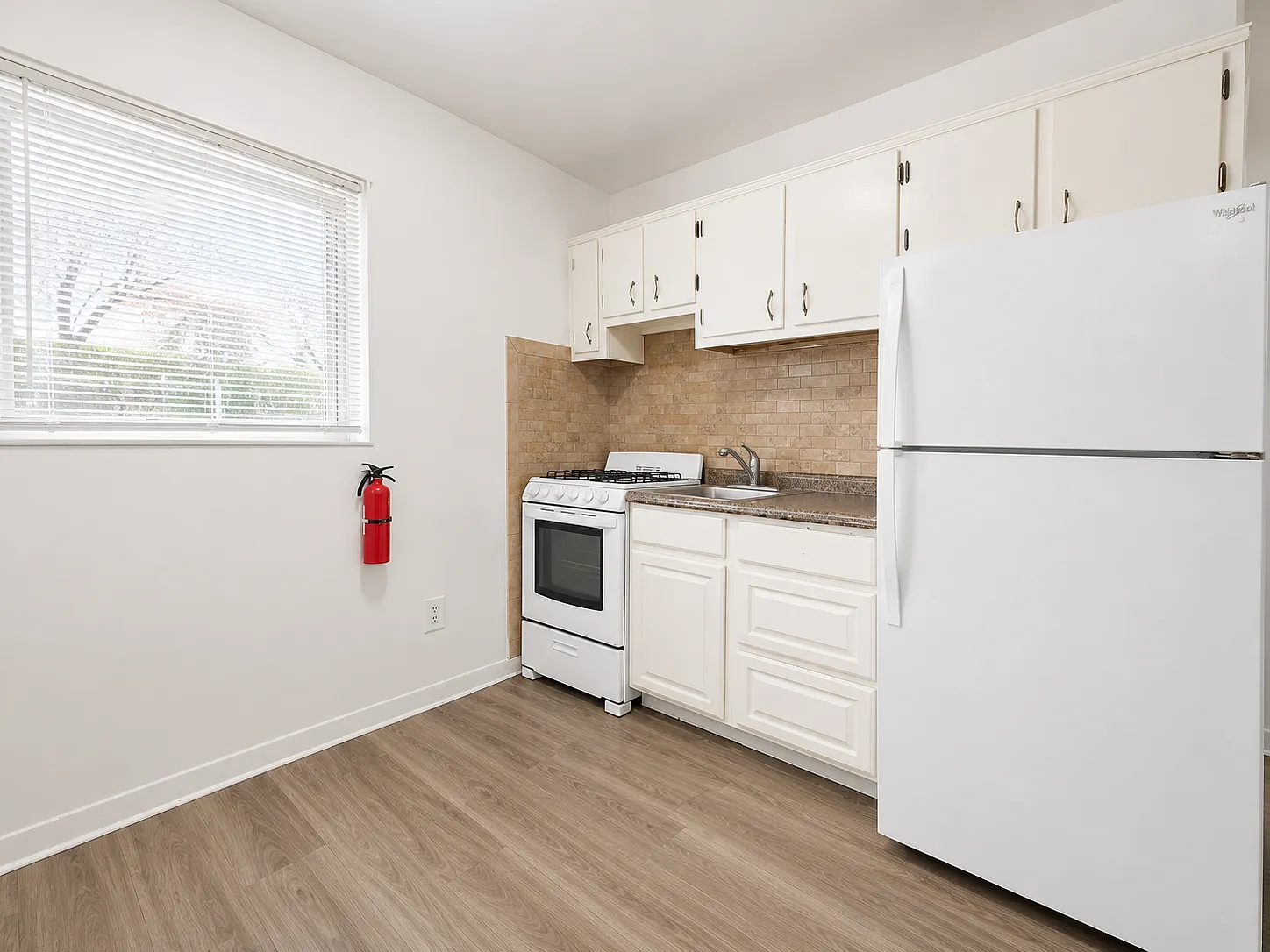 Studio, 300 sqft, $1,375 — Photo 3