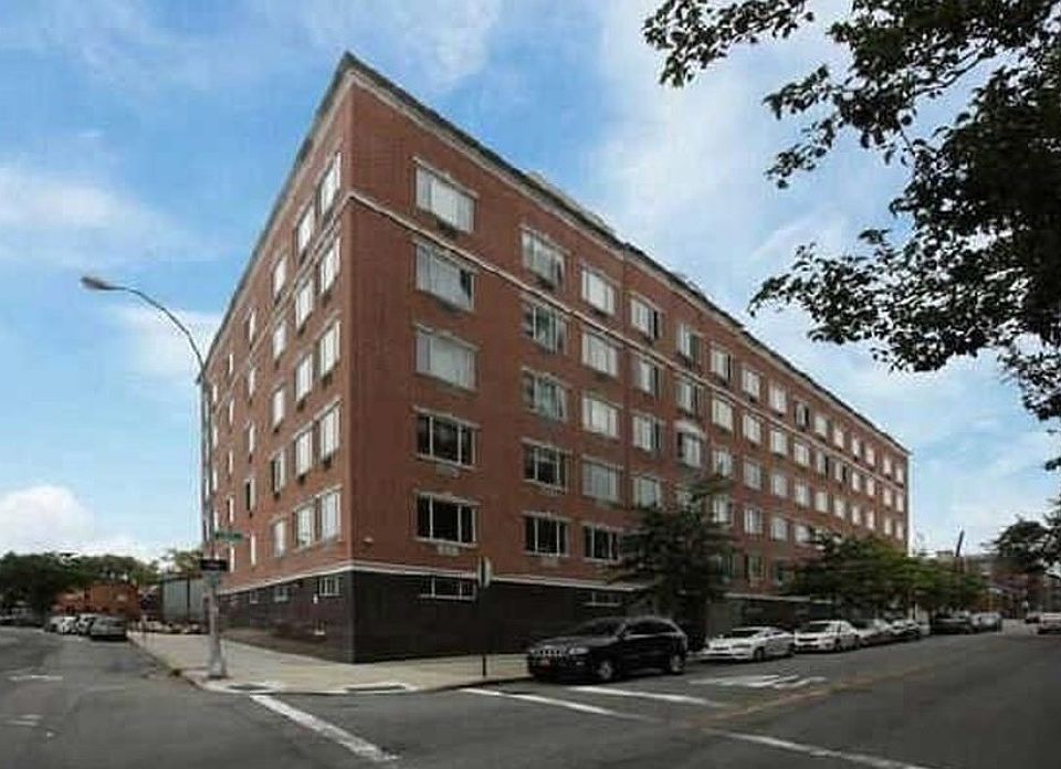 1st image of 3085 Vernon Blvd #4