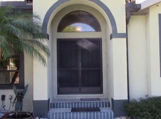 820 Greenview Dr, Apollo Beach, FL 33572