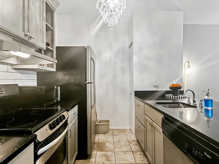 640 S Federal St #404 — Photo 5