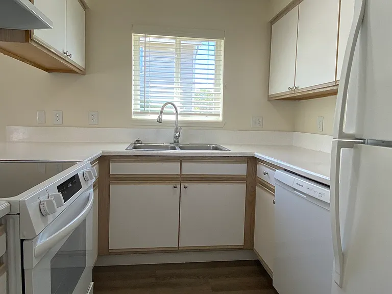 Willow Place — Photo 2