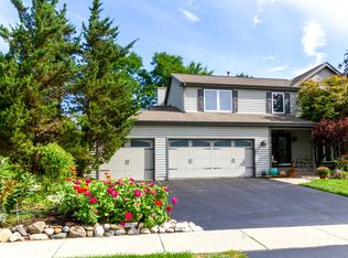 116 Crystal Ridge Dr, Crystal Lake, IL 60012