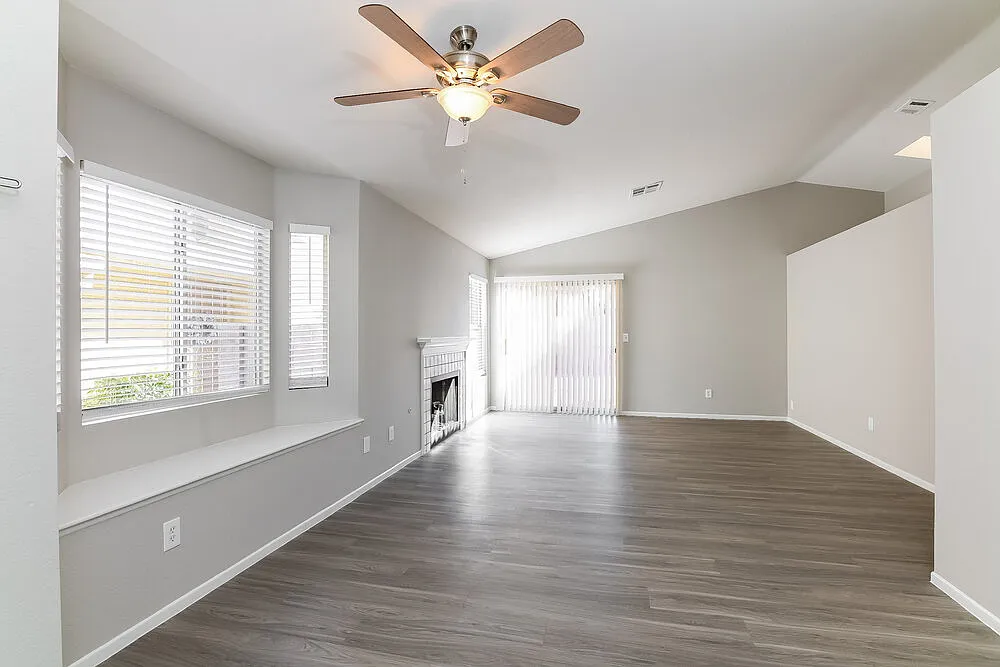 3 bed, 2.0 bath, 1265 sqft, $2,055 — Photo 3