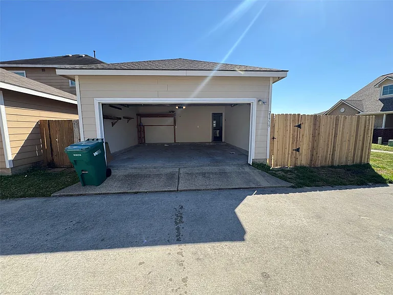 21719 Mossy Field Ln — Photo 38