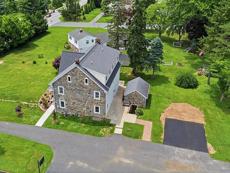 1512 Naamans Creek Rd — Photo 37
