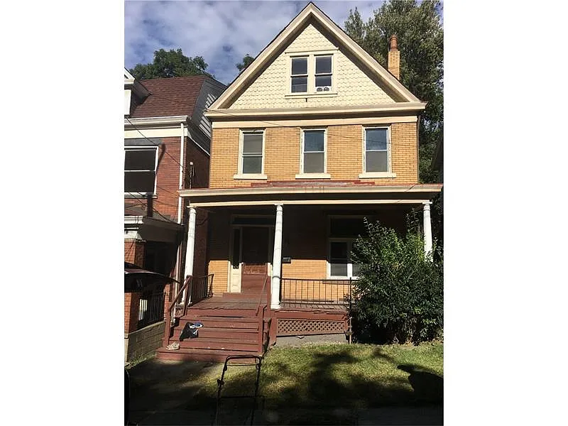 1206 Benton Ave photo 1