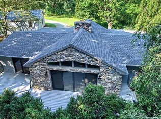 557 Signal Hill Rd, Hendersonville, NC 28792