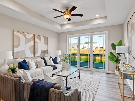 708 Barnwood Hill Dr, Wentzville, MO 63385