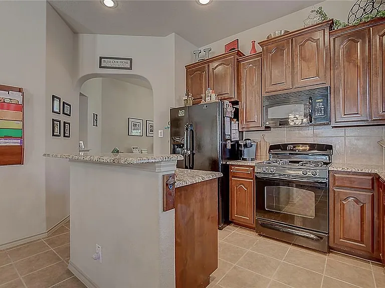 5009 Holliday Dr — Photo 13
