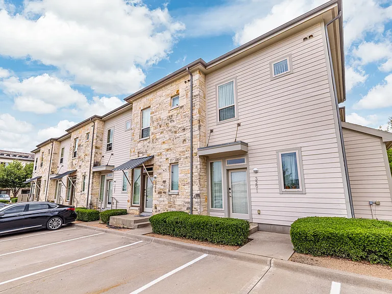 The District At Cypress Waters - Parson's Green — Photo 95