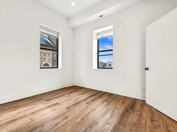 2219 N Hamilton Ave #303, Chicago, IL 60647