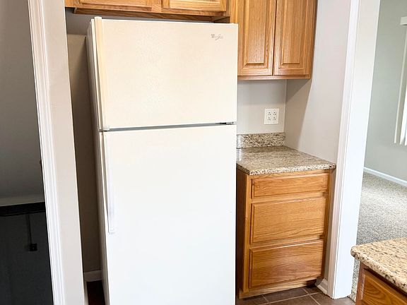 4th image of 229 Broadmoor Ave