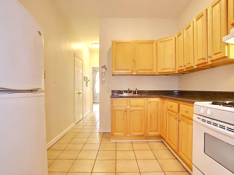 273 Webster Ave #4 — Photo 5