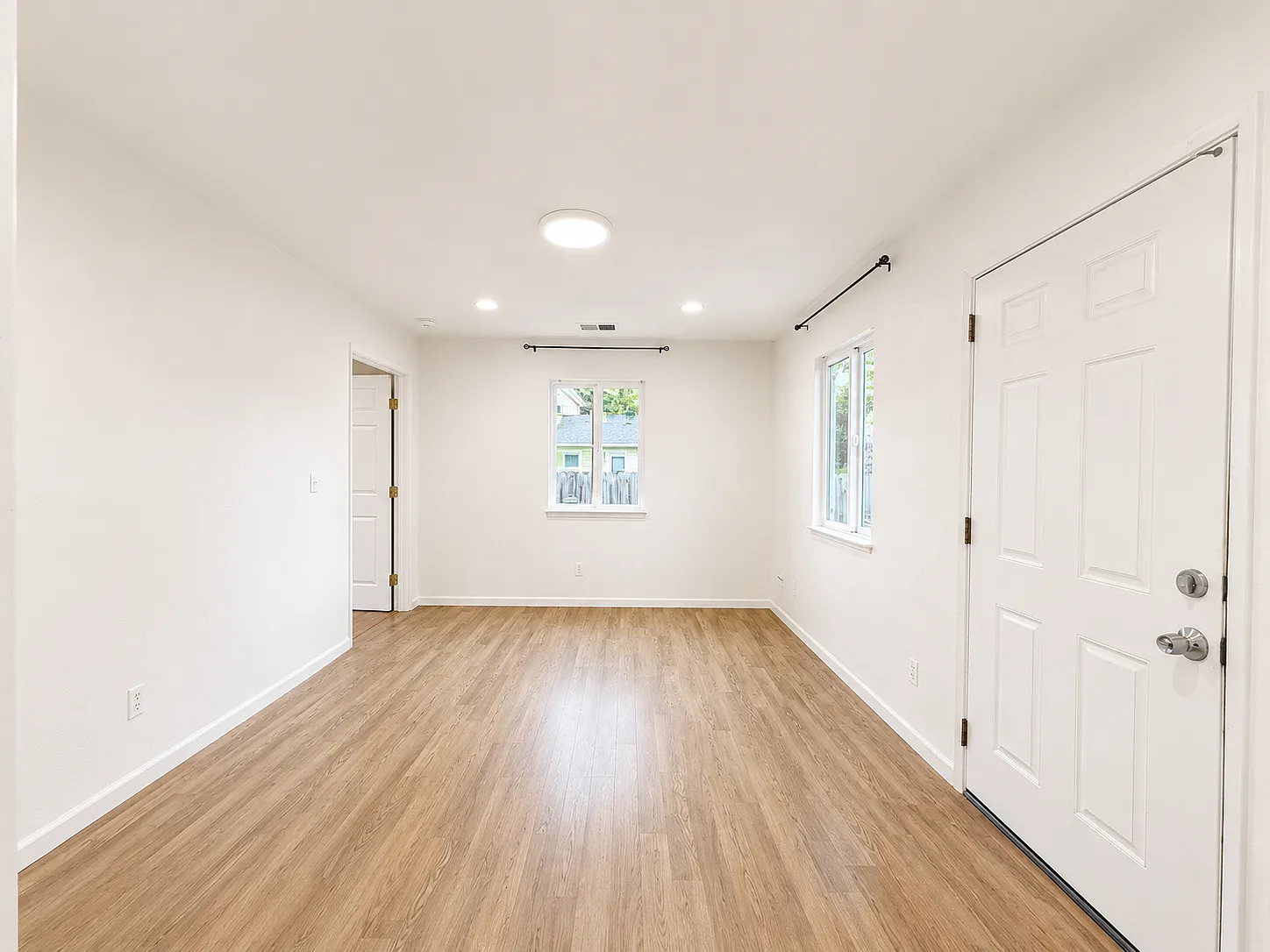 1 bed, 950 sqft, $1,500 — Photo 3