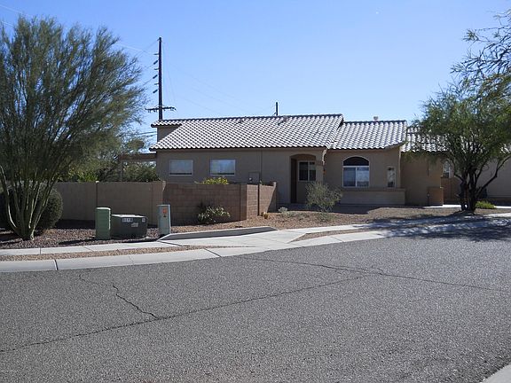 3rd image of 148 N Desert Stream Dr W