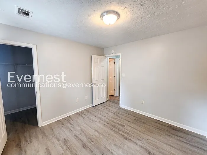 319 Bridgeport Ln — Photo 13