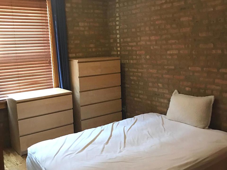 2nd image of 3036 W Cullom Ave #1